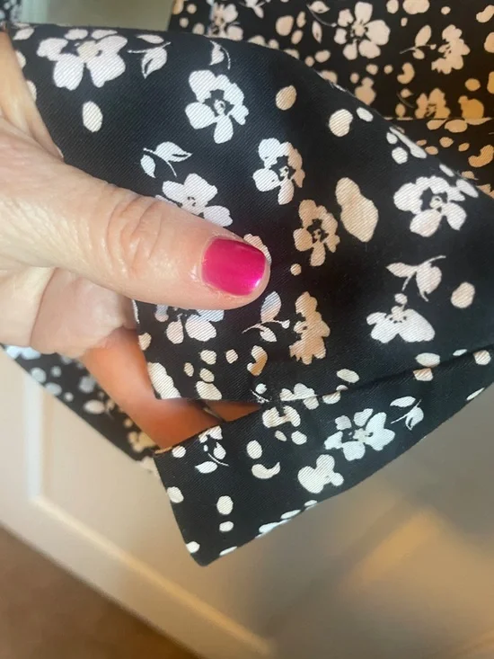 Ann Taylor Factory Black and White Floral Ankle Pants Size 10 - Picture 2 of 9